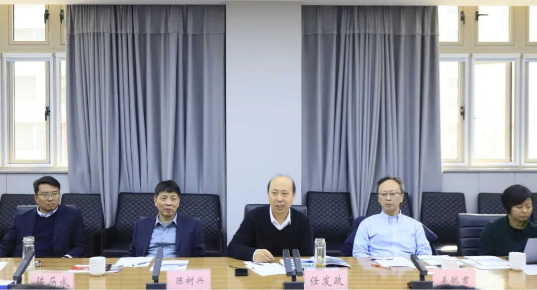花花牛乳業(yè)集團(tuán)黨委書記、董事長(zhǎng)唐洪峰一行赴中原食品實(shí)驗(yàn)室同中國(guó)工程院院士、中原食品實(shí)驗(yàn)室主任任發(fā)政座談交流