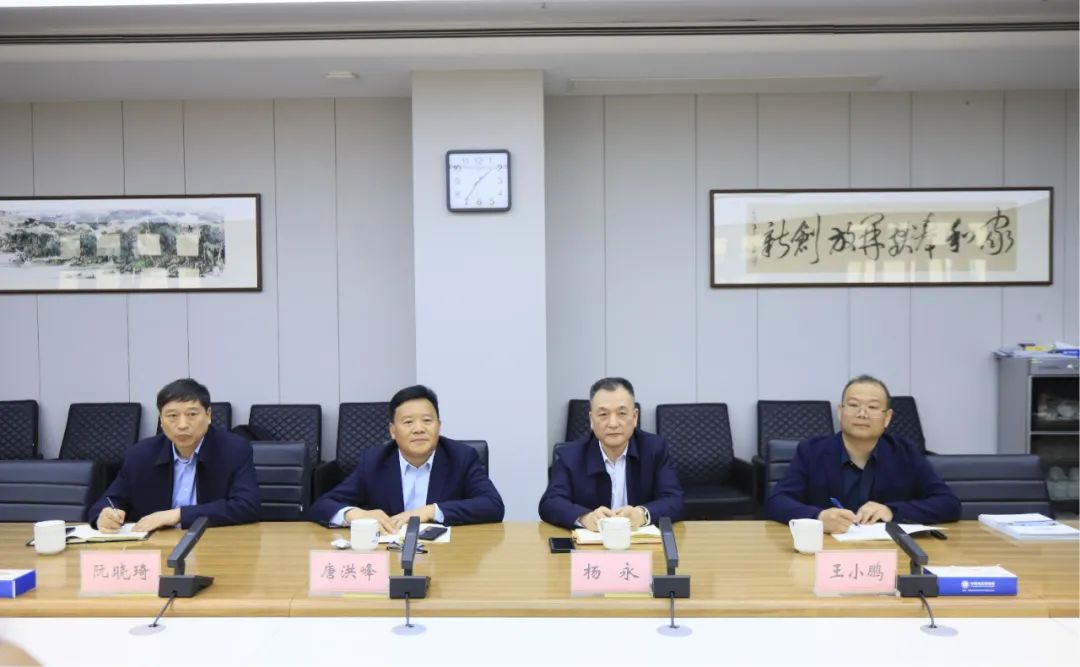 花花牛乳業(yè)集團(tuán)黨委書記、董事長(zhǎng)唐洪峰一行赴中原食品實(shí)驗(yàn)室同中國(guó)工程院院士、中原食品實(shí)驗(yàn)室主任任發(fā)政座談交流