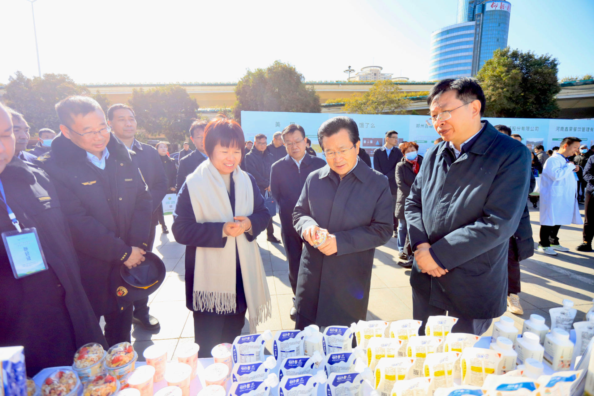 花花牛丨落實食品生產(chǎn)加工企業(yè)質(zhì)量安全主體責(zé)任，助力人民群眾生活更美好——2023年河南省暨鄭州食品安全宣傳周啟動儀式隆重舉行