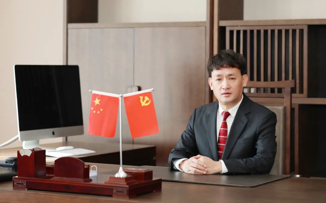 雙雙獲獎 喜事連連｜ 花花牛乳業(yè)集團榮獲“河南省知名品牌”獎，董事長關(guān)曉彥榮膺“2022年度品牌人物”