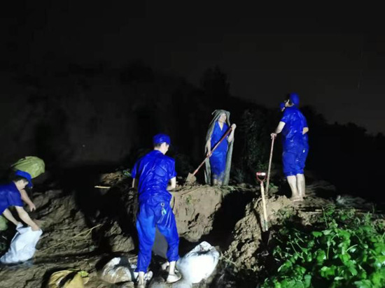 微光匯聚、風(fēng)雨同舟，我們一起扛！