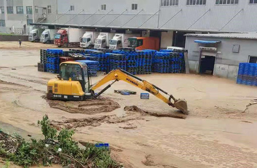 微光匯聚、風(fēng)雨同舟，我們一起扛！