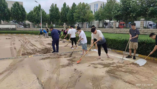 微光匯聚、風(fēng)雨同舟，我們一起扛！