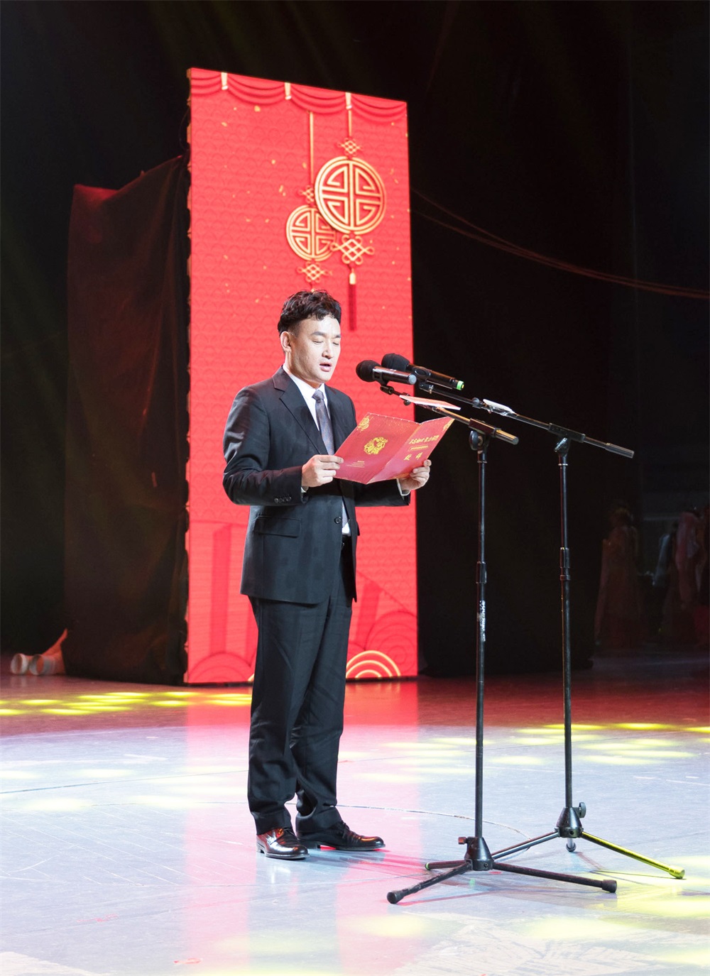 “不忘初心、聚力前行” 花花牛集團(tuán)2018迎新春聯(lián)歡會(huì)隆重舉行