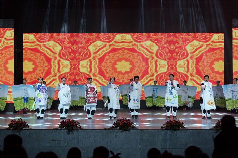 “不忘初心、聚力前行” 花花牛集團(tuán)2018迎新春聯(lián)歡會(huì)隆重舉行