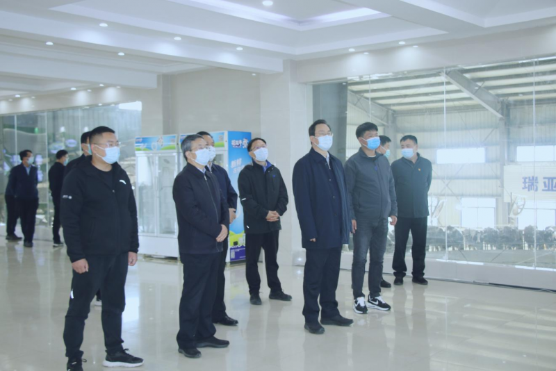 河南省人大常委會(huì)黨組書記、副主任孔昌生蒞臨花花牛魯山瑞亞牧場參觀調(diào)研