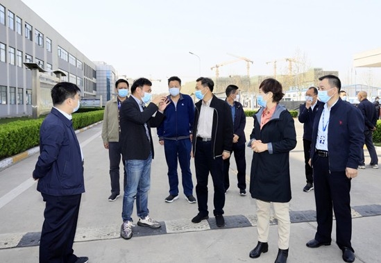 鄭州市人大副主任孫黎、市政府副市長李喜安一行 蒞臨花花牛開展“三送一強(qiáng)”活動